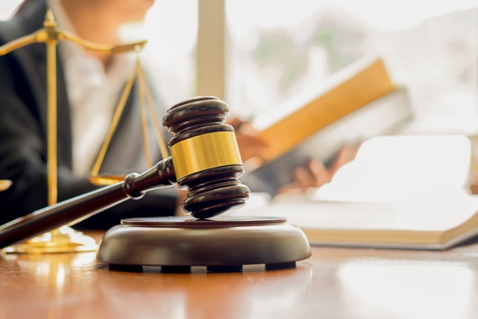 How to Find the Right Lawyer for Business